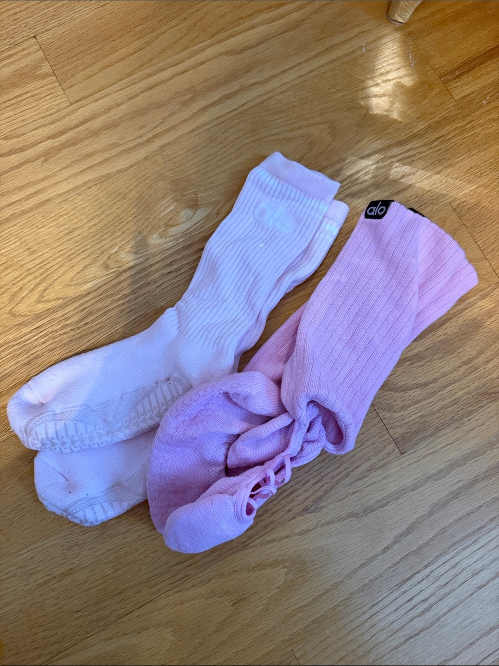 Alo Pink grip Socks set of 2